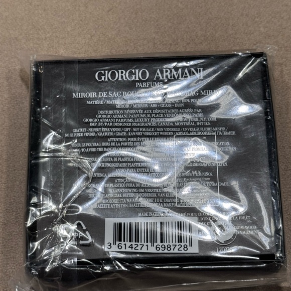 Giorgio Armani Patent Leather pouch with Gold Mirror - Picture 7 of 8